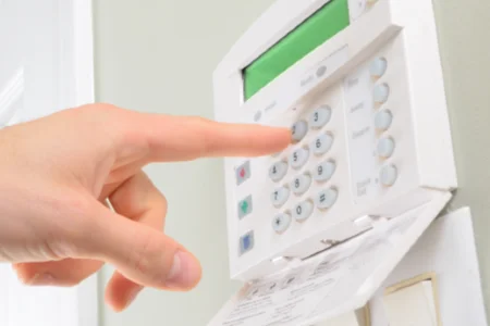 Hand bedient Alarmanlage